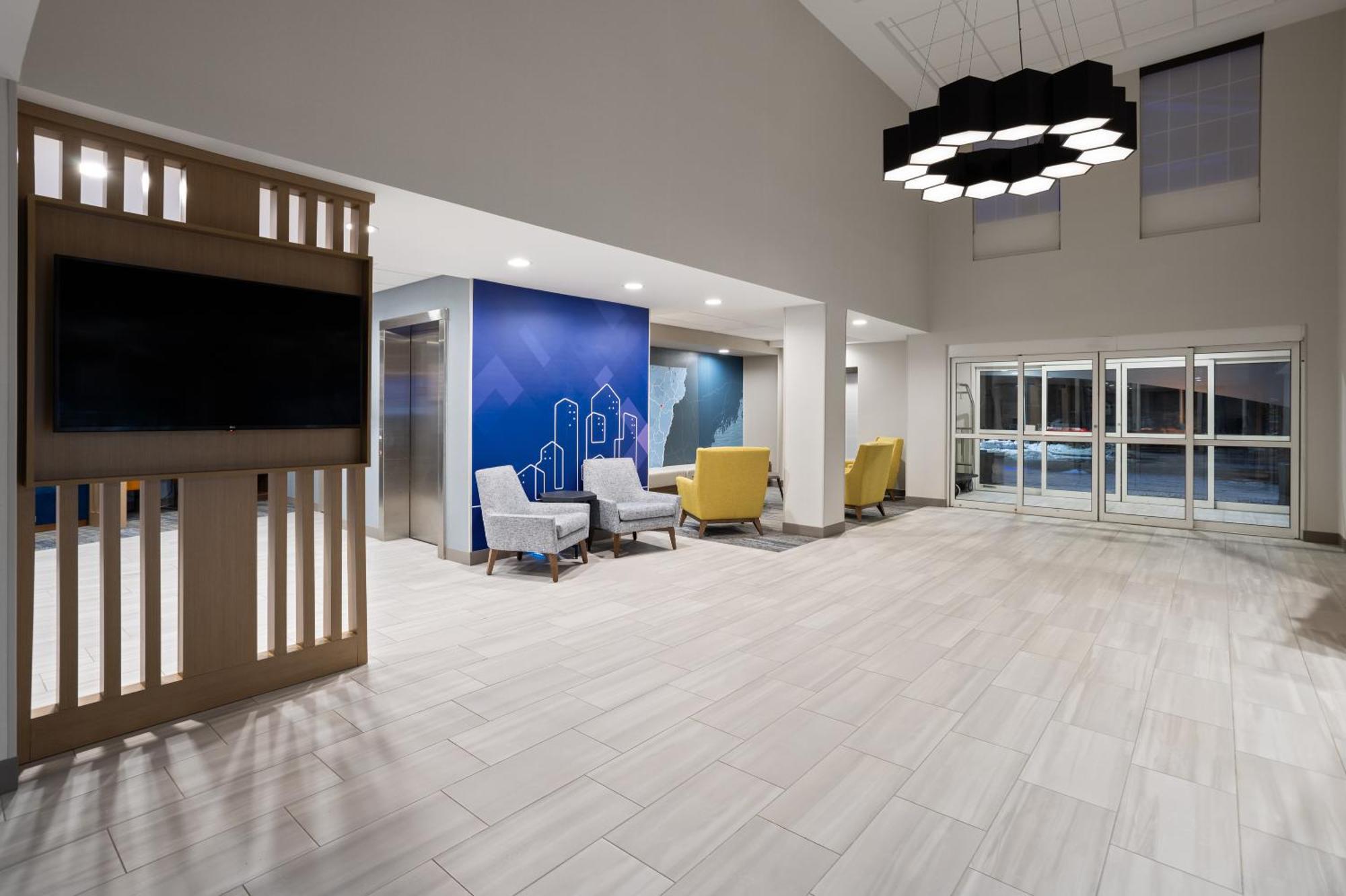 Holiday Inn Express Hotel & Suites Brattleboro By Ihg Exterior photo