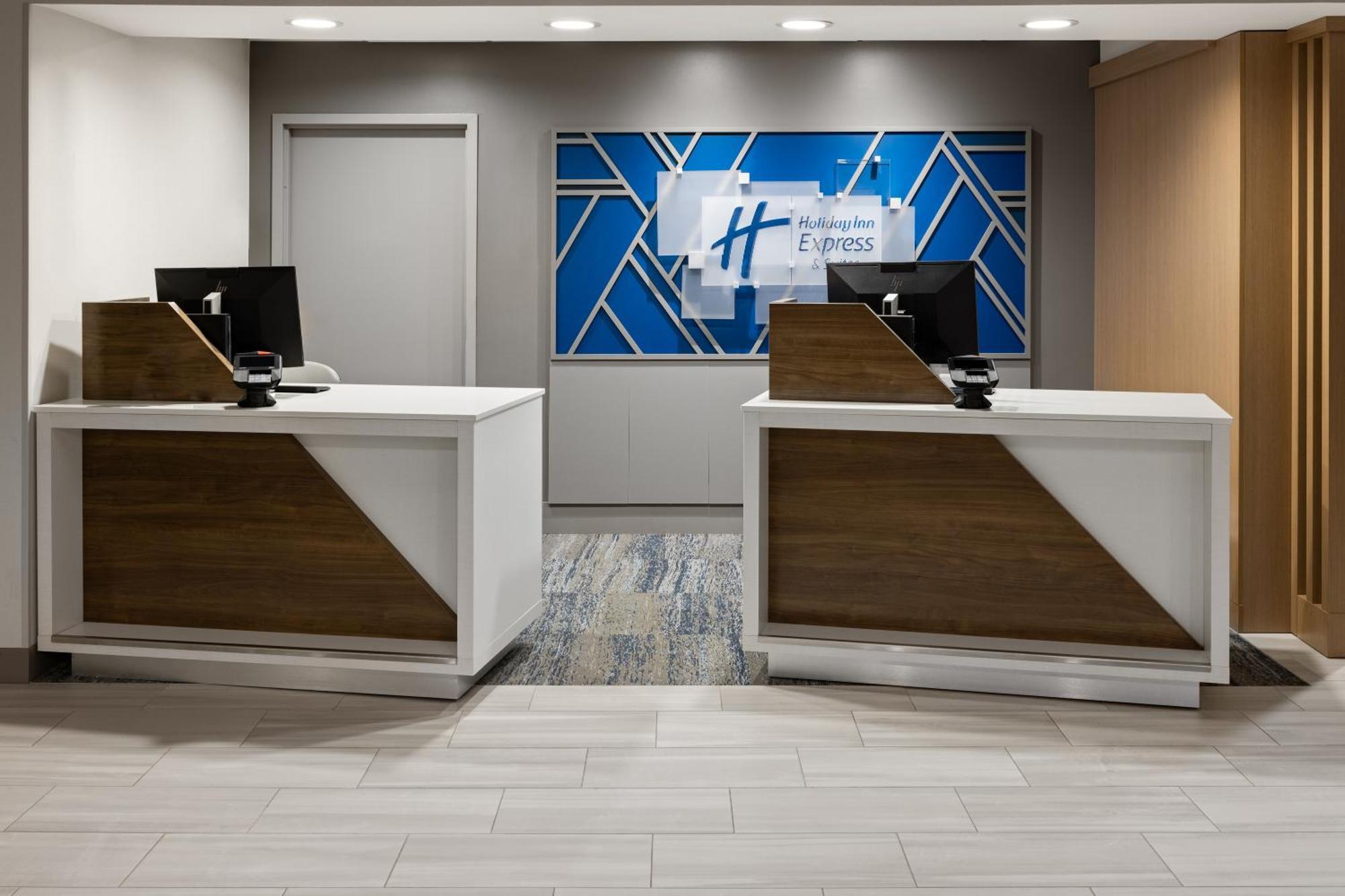 Holiday Inn Express Hotel & Suites Brattleboro By Ihg Exterior photo