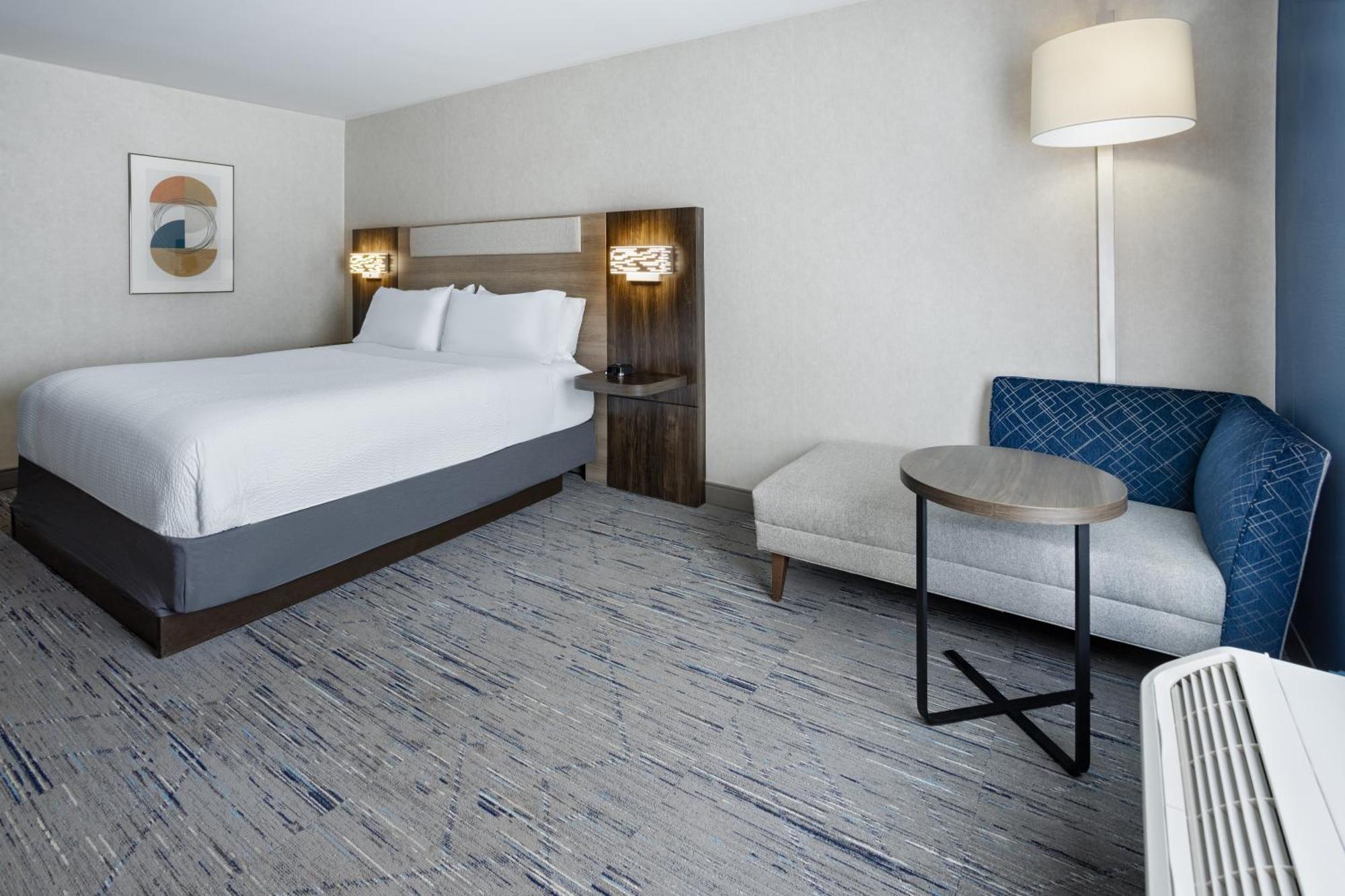 Holiday Inn Express Hotel & Suites Brattleboro By Ihg Exterior photo
