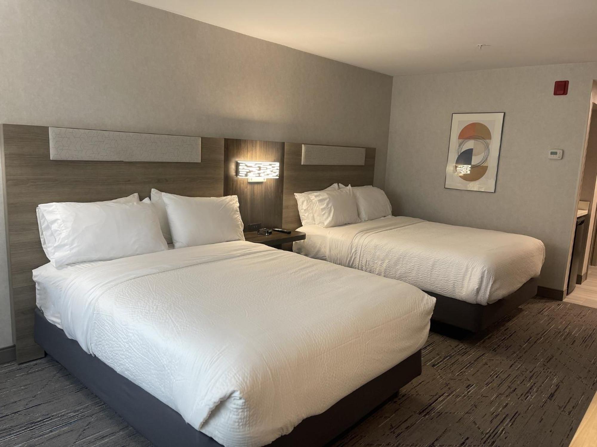 Holiday Inn Express Hotel & Suites Brattleboro By Ihg Exterior photo