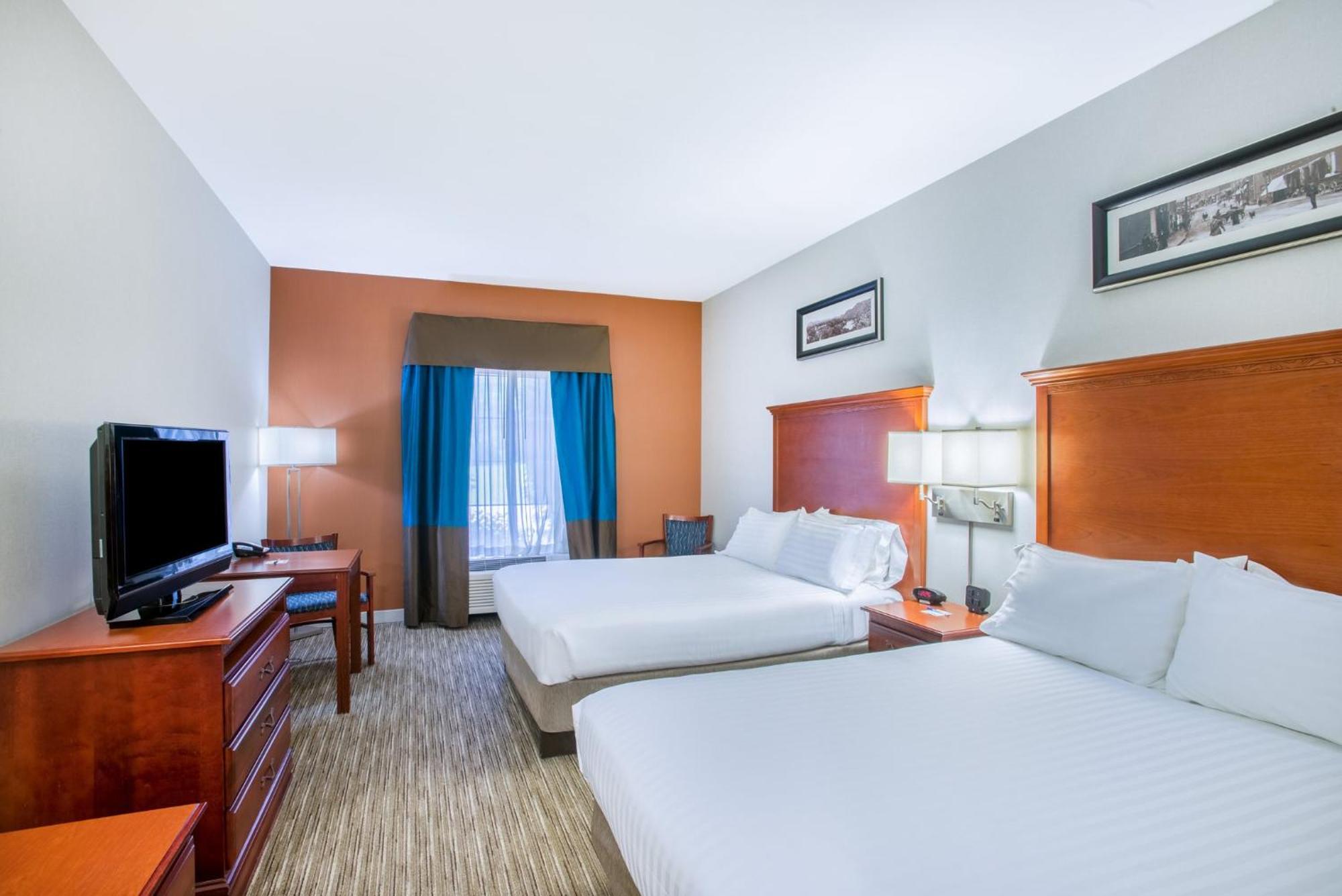 Holiday Inn Express Hotel & Suites Brattleboro By Ihg Exterior photo