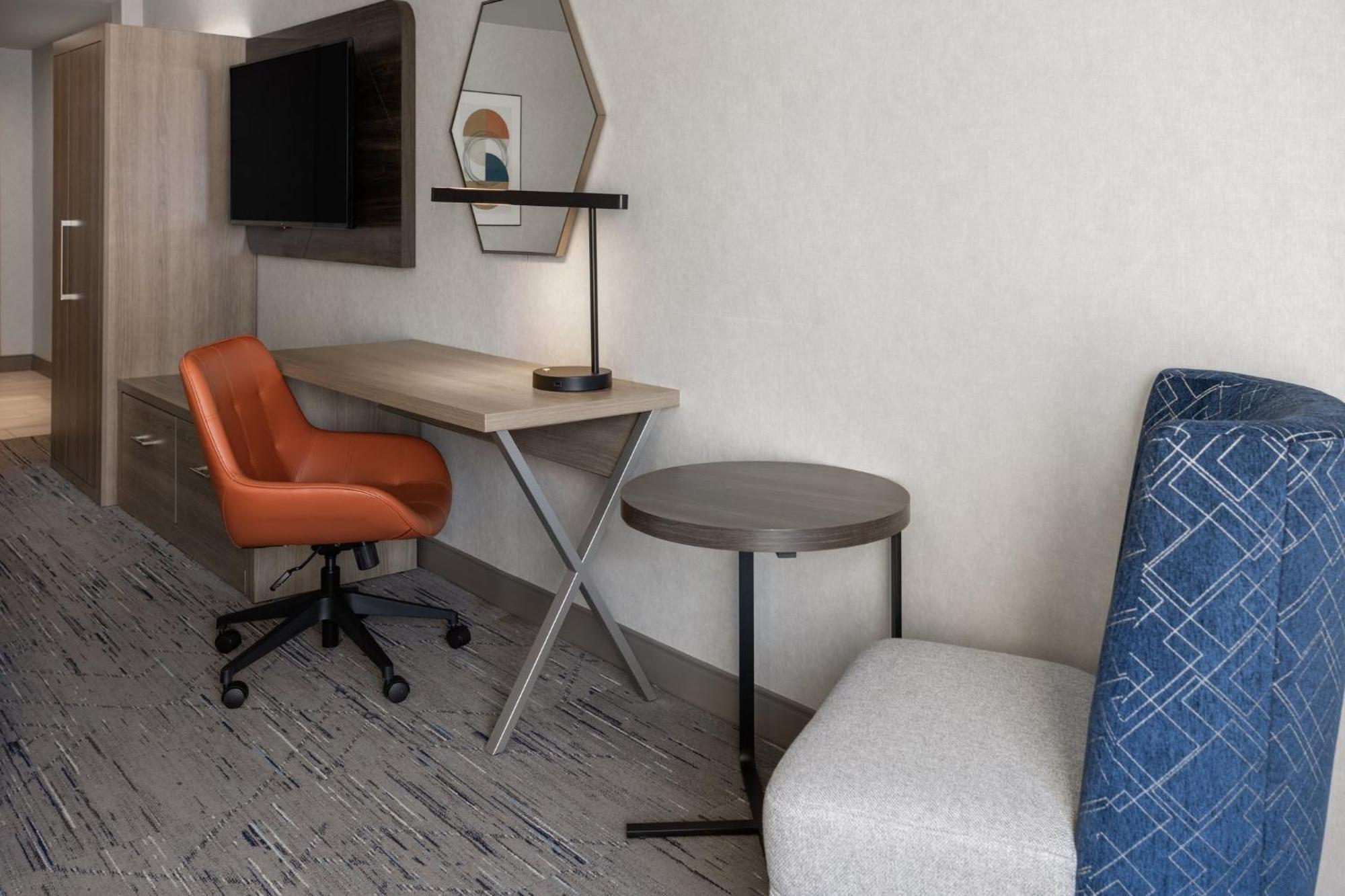 Holiday Inn Express Hotel & Suites Brattleboro By Ihg Exterior photo